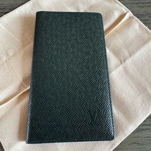 Louis Vuitton Taiga Green Leather Card Case/Wallet
